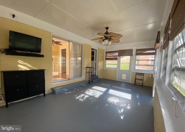 Building Photo - 6201 Hillview Ave