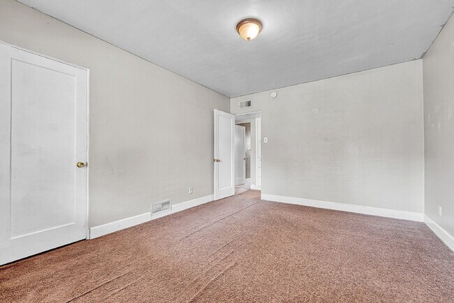 Building Photo - $2,295.00 - 3 Bedrooms, 2 Bathrooms, Singl...