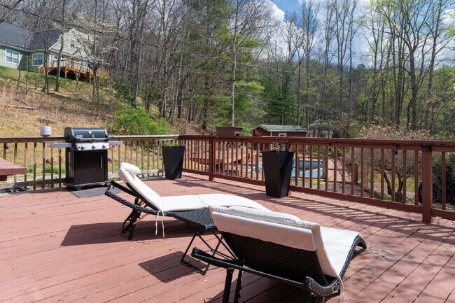 Building Photo - Fairview Retreat | 3BR/3BA with Finished Basement, 2-Car Garage & Private Yard — 17 Min to Asheville