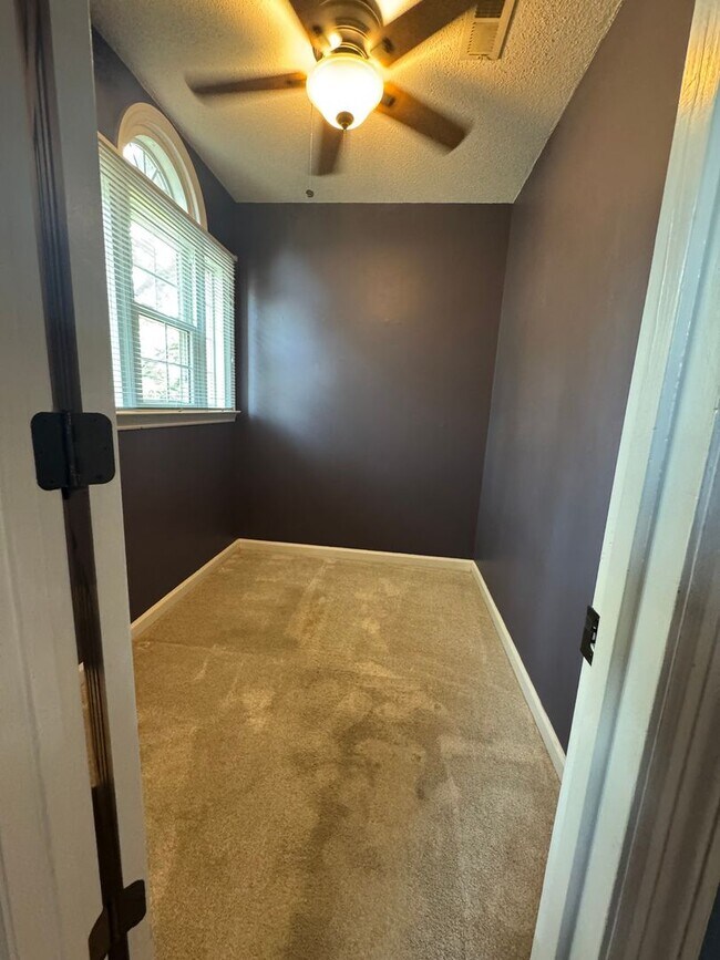 Building Photo - 2000/3 br/2.5 ba/bonus room/office 2,330 sqft