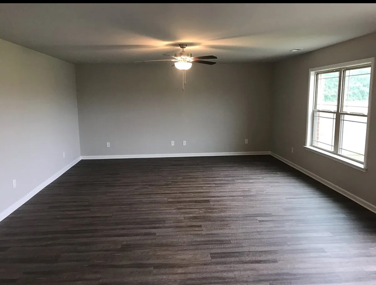 Building Photo - 123 Heritage Way Dr