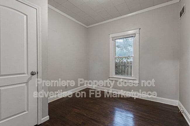 Building Photo - 573 S Crescent Ave