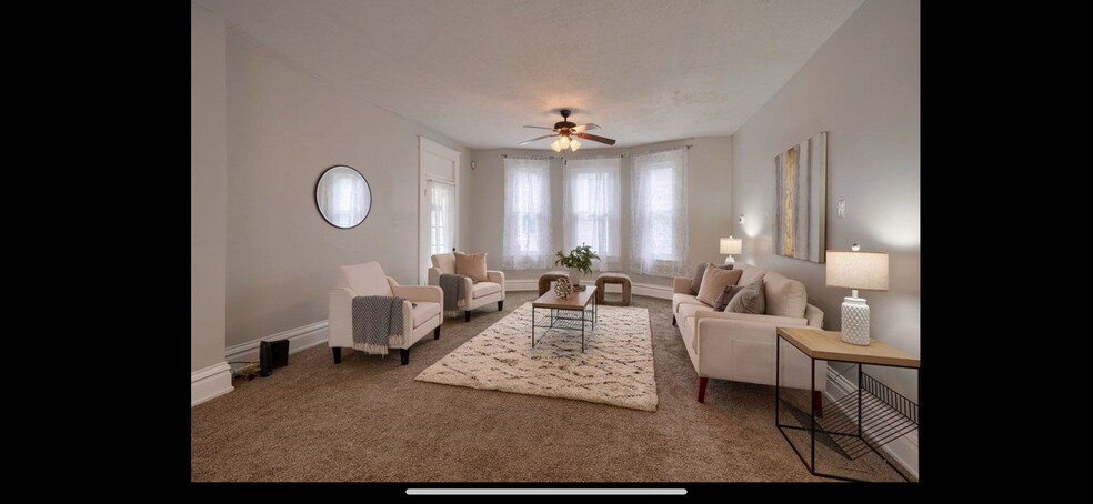 Building Photo - 1920 Hutchins St