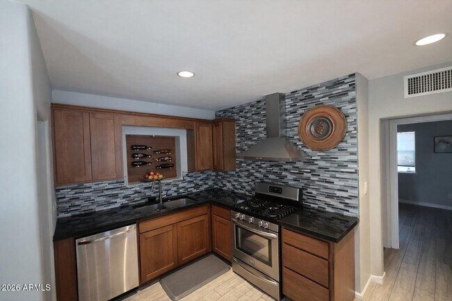 Building Photo - 174 W Highland Ave