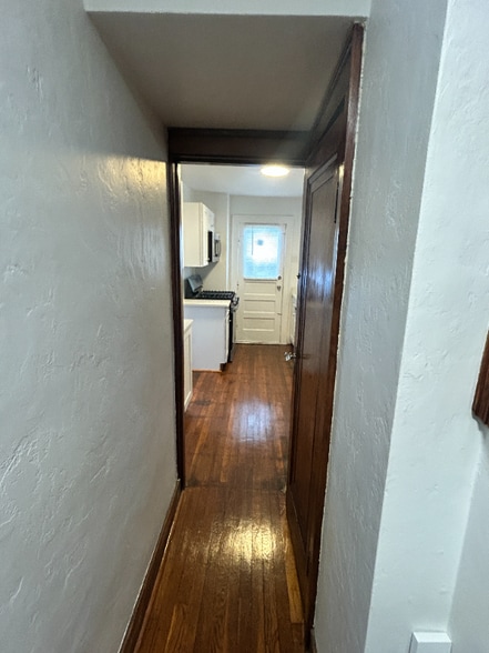 Building Photo - 323 Onyx Ave