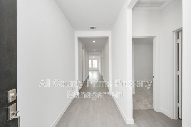 Building Photo - 3029 Avenida Sonoma Dr