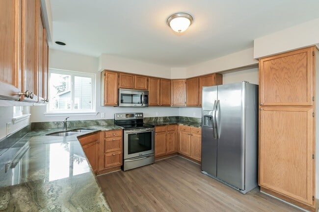 Building Photo - Renovated 4 Bed/ 3.5 Bath in Littleton