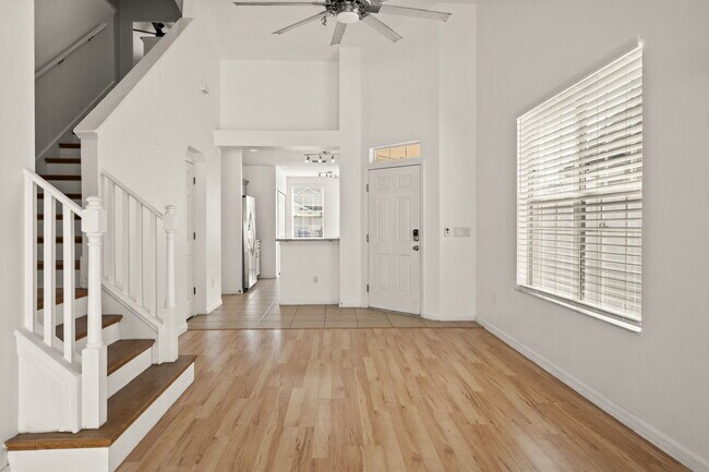 Building Photo - 9720 Carlsdale Dr