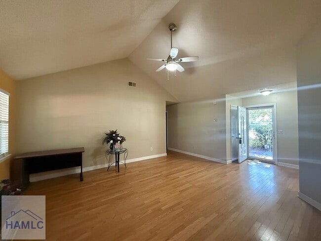 Building Photo - 703 Tray Ct