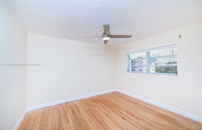 Building Photo - 301 Sunrise Dr