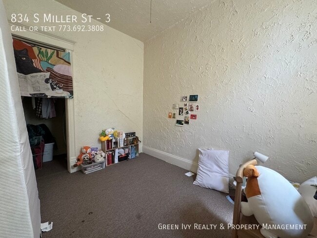 Building Photo - 834 S Miller St