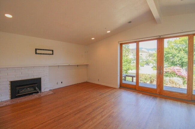 Building Photo - 299 Albert Dr