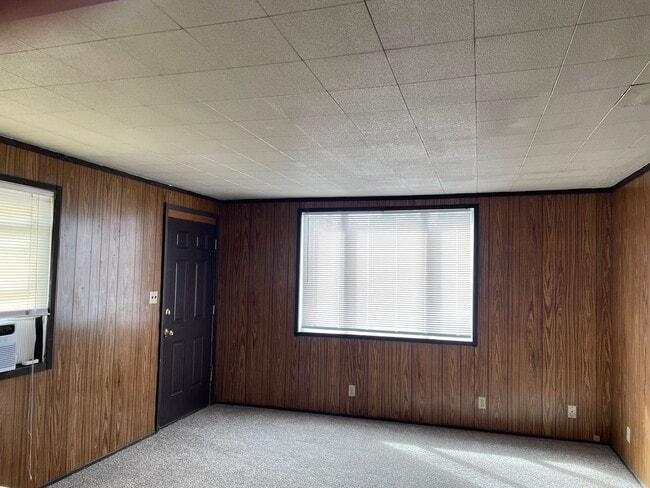 Building Photo - 1 Bedroom Upstairs Apartment-Beautiful Eag...