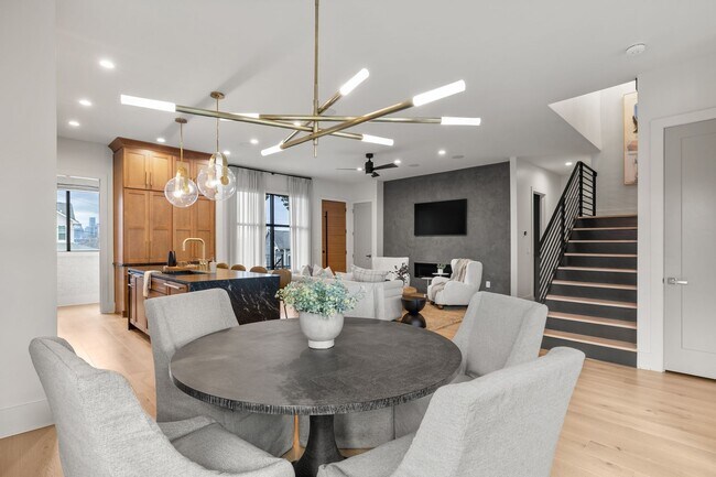 Building Photo - 601 S 9th St