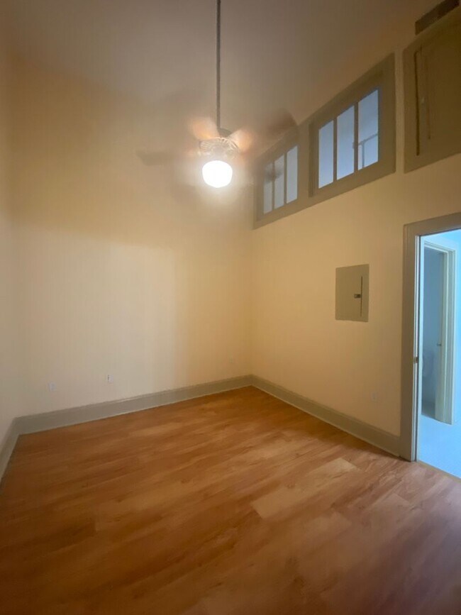 Building Photo - Theresa Park Lofts Apartments -Three Bedro...