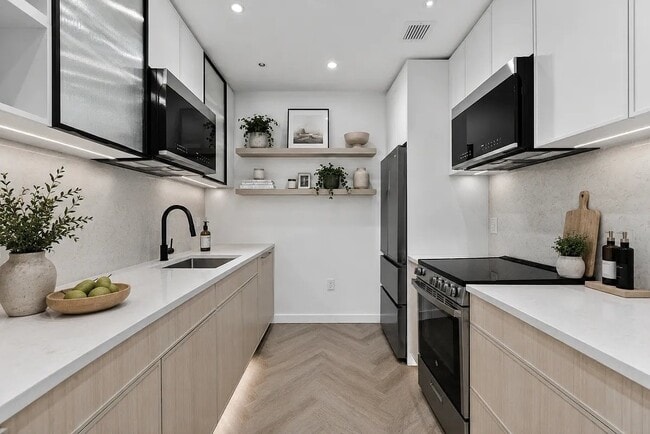 Building Photo - 104 Fleet Pl