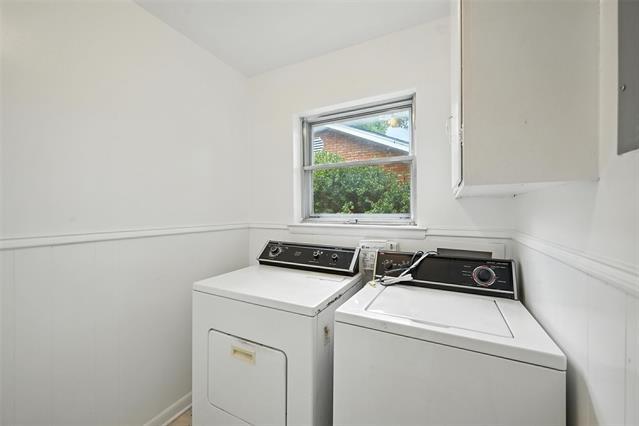 Building Photo - 304 N Bonham Dr