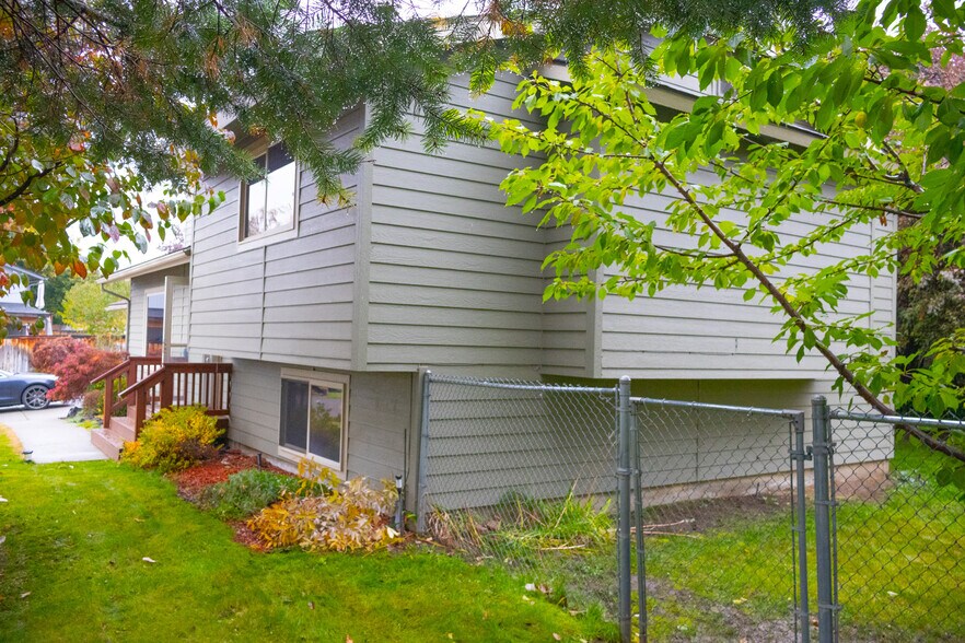 Building Photo - 925 Manzanal St NE