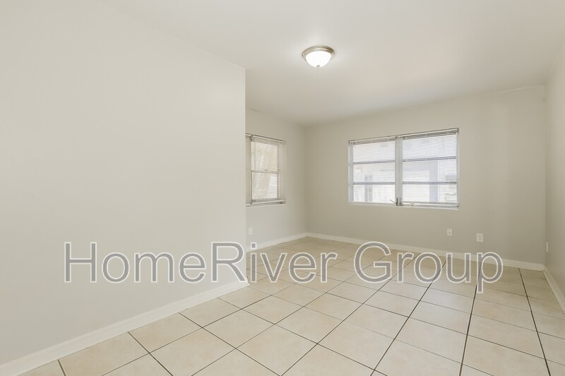 Building Photo - 709 Piedmont Dr SE