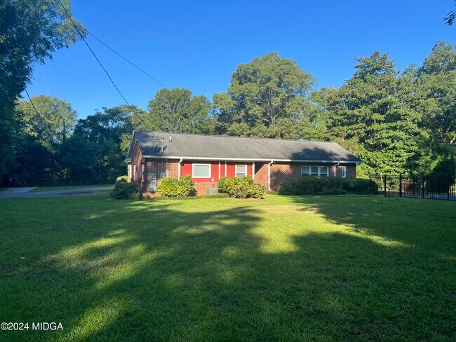 Building Photo - 110 Bragg St