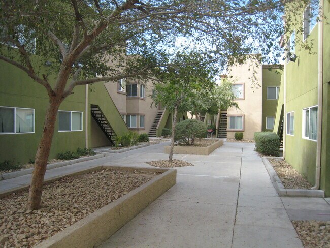 Building Photo - Affordable Two Bedroom Condo in a Great Location