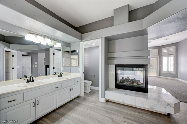 Building Photo - 3800 Beacon Point St