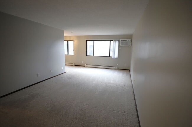 Building Photo - Cedarwood Condos - Cable, Internet & Under...