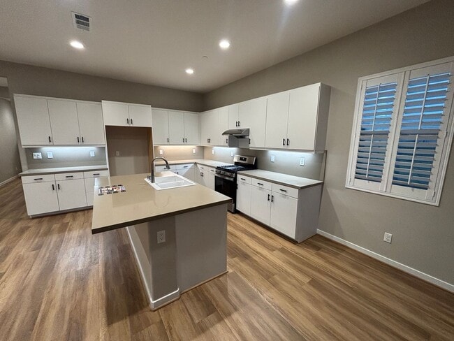 Building Photo - 4-Bedroom Home with Community Amenities & ...