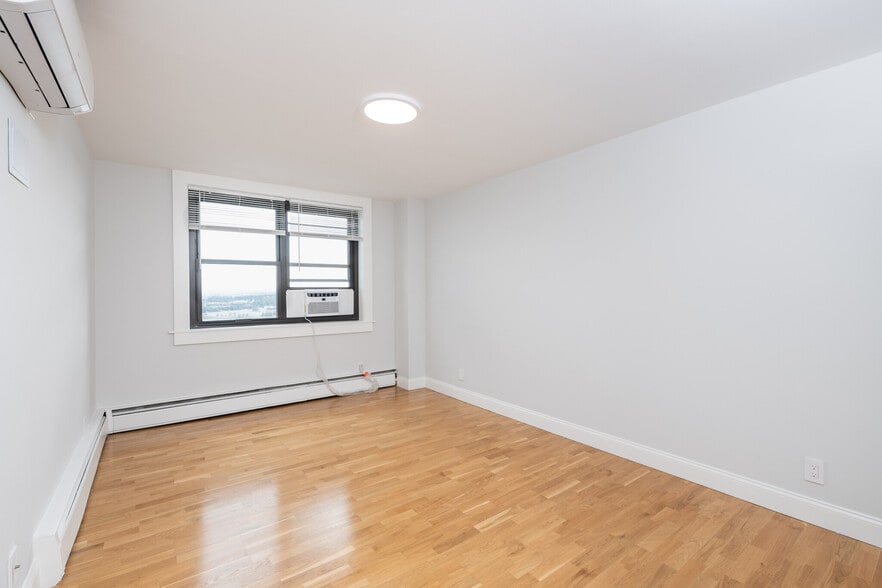 Building Photo - 1410 Columbia Rd