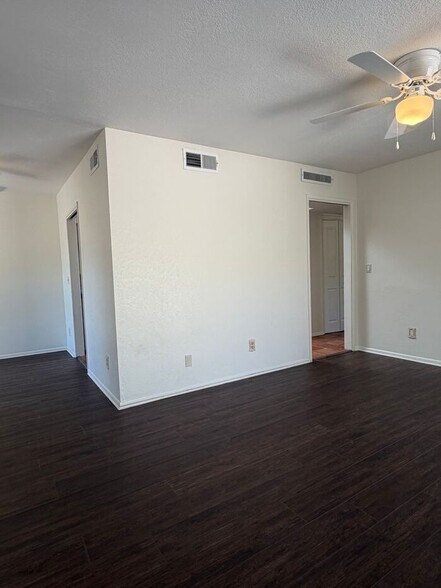 Building Photo - 5213 N Tigua Dr