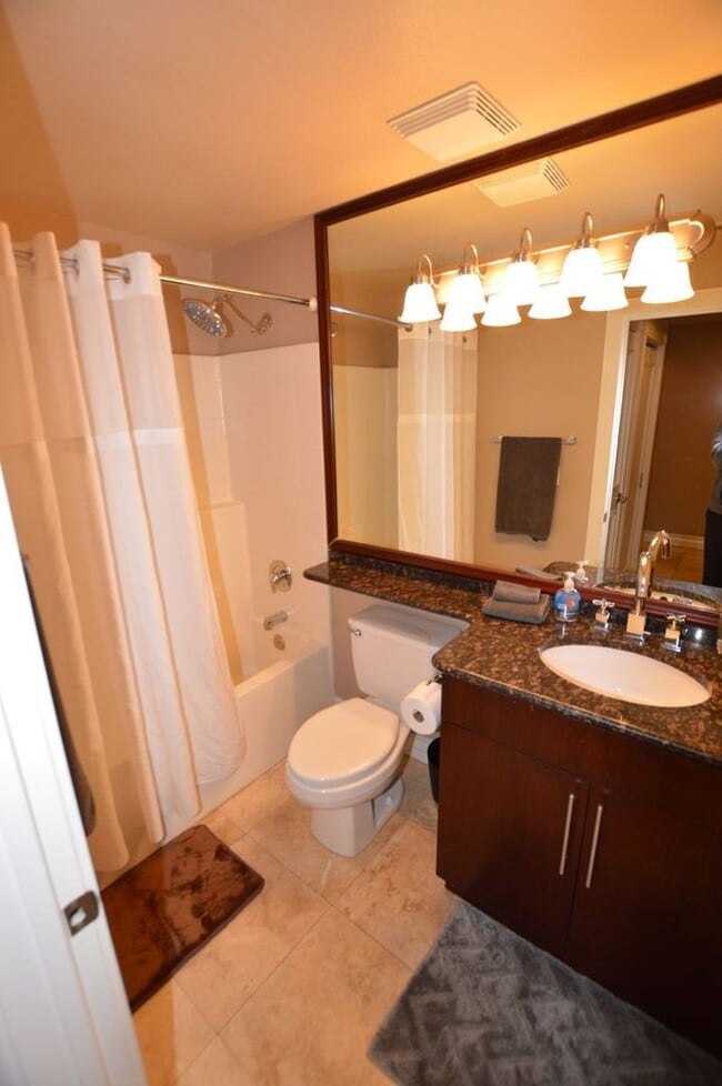 Building Photo - Meridian Furnished 2 Bed | 2 Bath Condo wi...