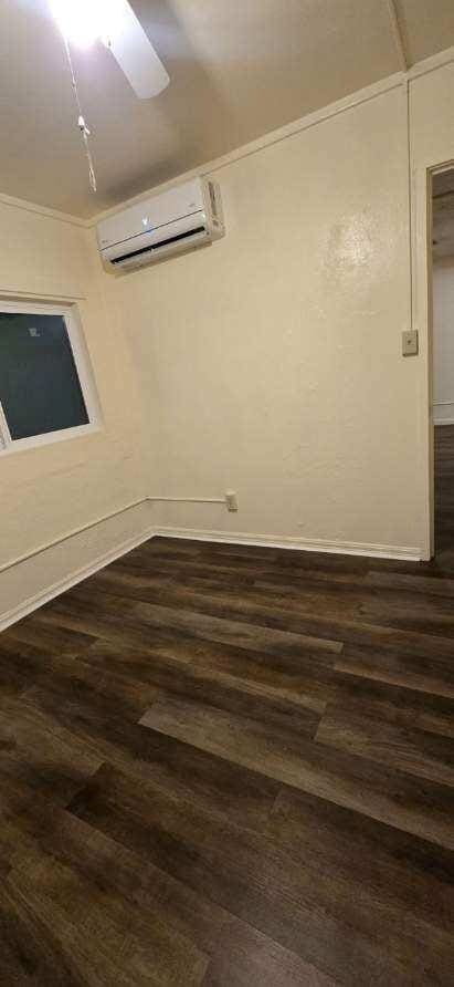 Building Photo - 405 W Oak St