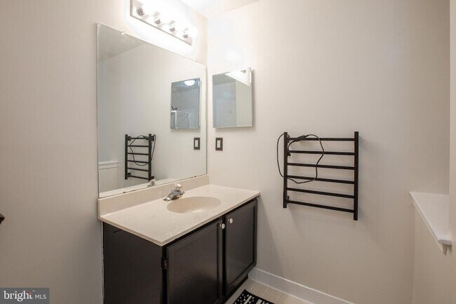 Building Photo - 297 Andover Pl