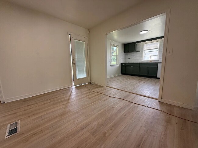 Building Photo - 810 N 12th St