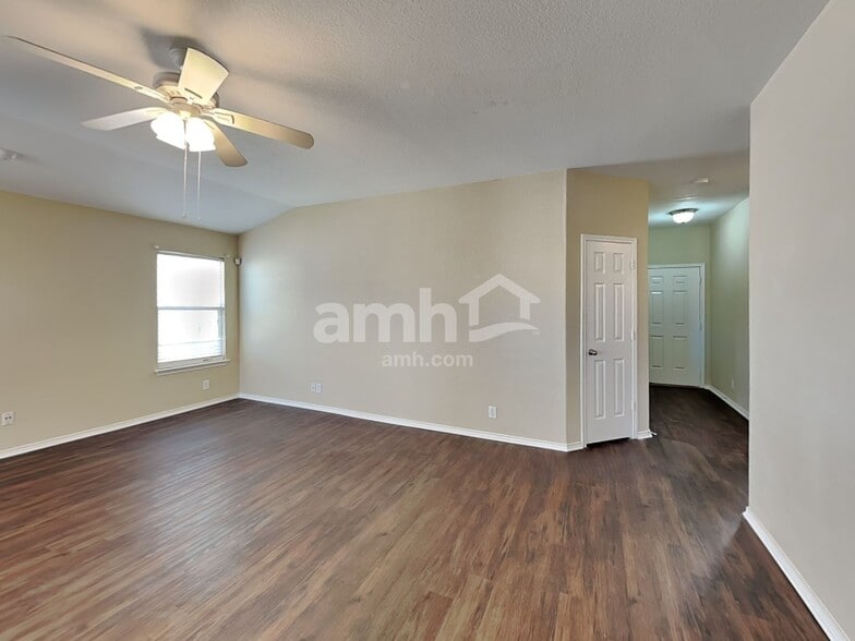 Building Photo - 631 Tom Kemp Dr