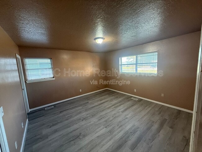 Building Photo - 118 SW 1st St