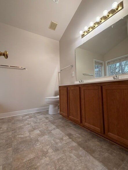 Building Photo - 8240 Weathered Oak Ln