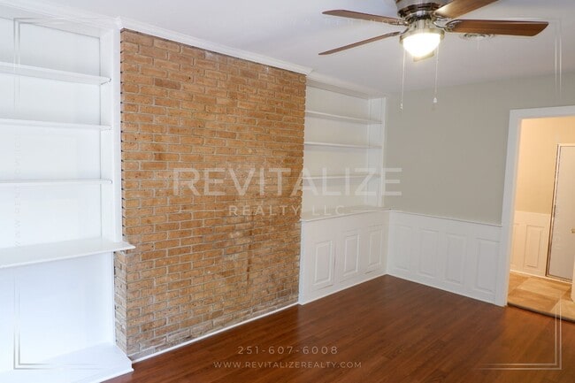 Building Photo - Beautiful 4 Bedroom/2 Bathroom House in Mo...