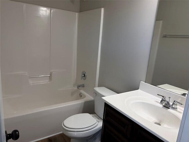 Building Photo - 410 Live Oak Pass