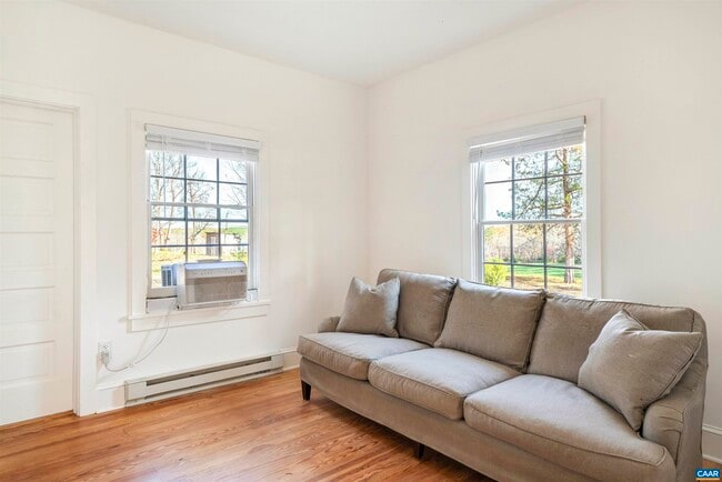 Building Photo - 2580 Nydrie Dr