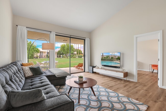 Building Photo - 1713 Grand Bahama Dr W