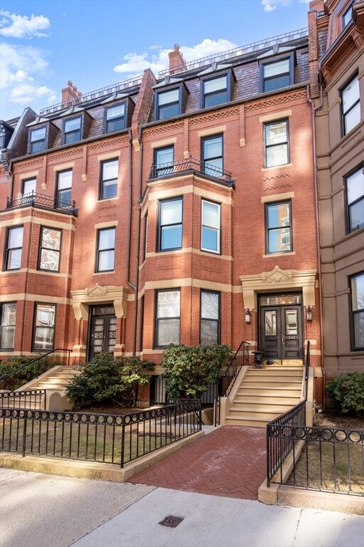 Building Photo - 341 Beacon St