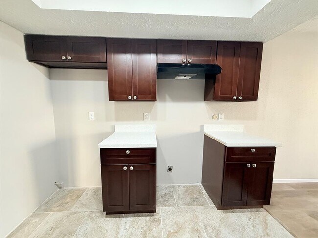 Building Photo - 6624 Westwick Dr