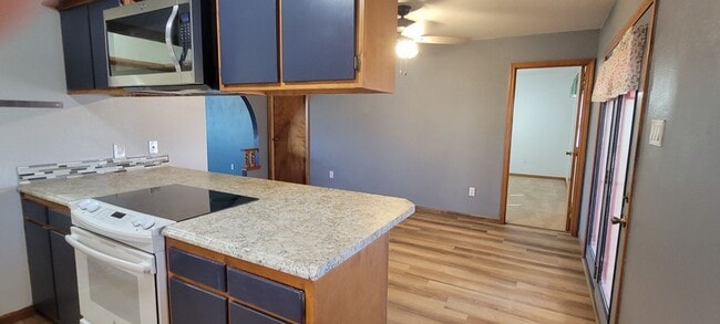 Building Photo - LARGE HOME ON QUIET STREET NEAR HOSPITAL