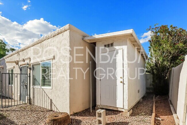 Building Photo - 1417 E Fort Lowell Rd