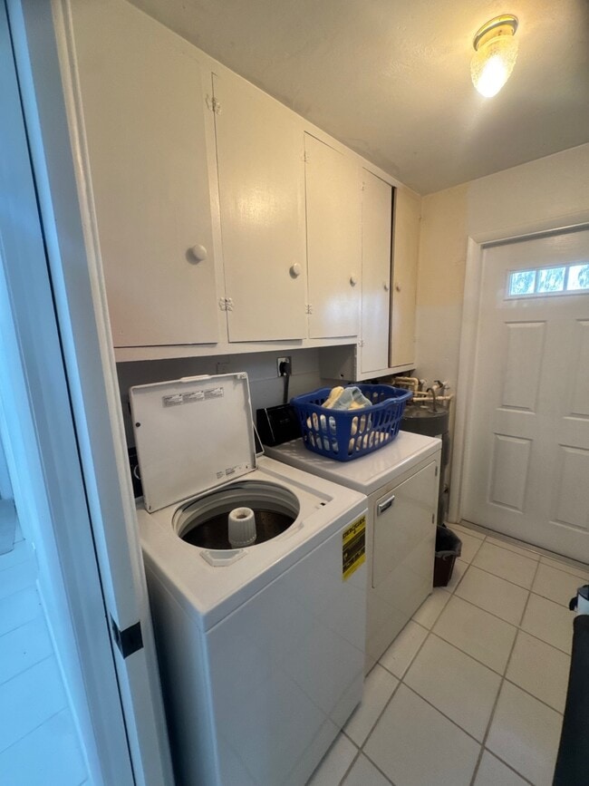 Building Photo - 19 Windy Point Rd