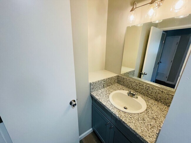 Building Photo - Pet friendly 2 bed 1 bath apartment for rent in South Lake Tahoe