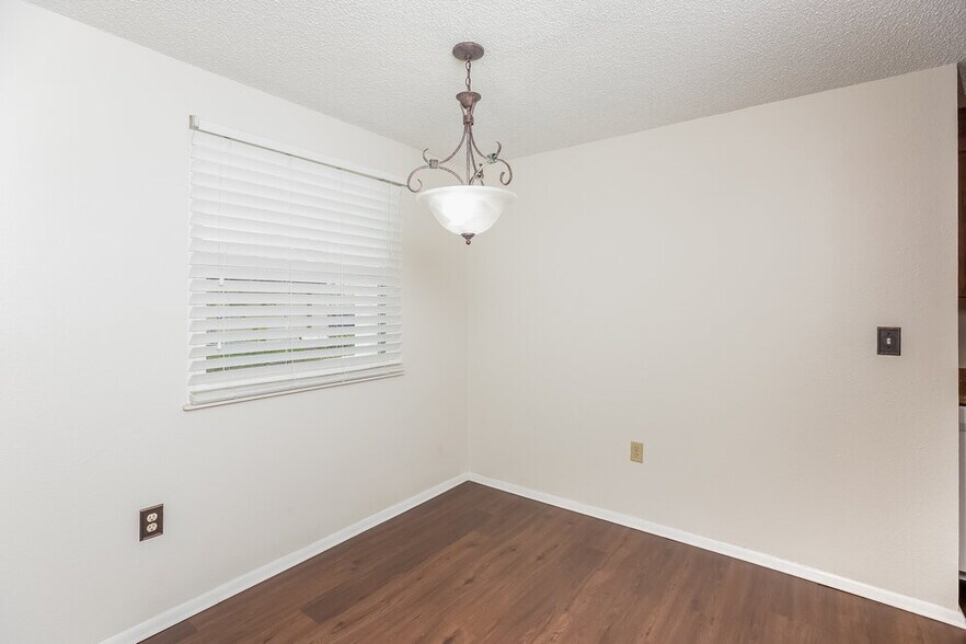 Building Photo - 6205 37th Ave W