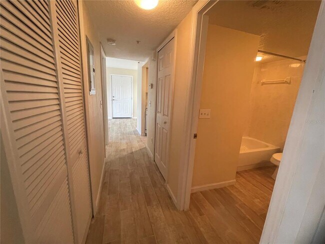 Building Photo - 1122 S Pine Ridge Cir