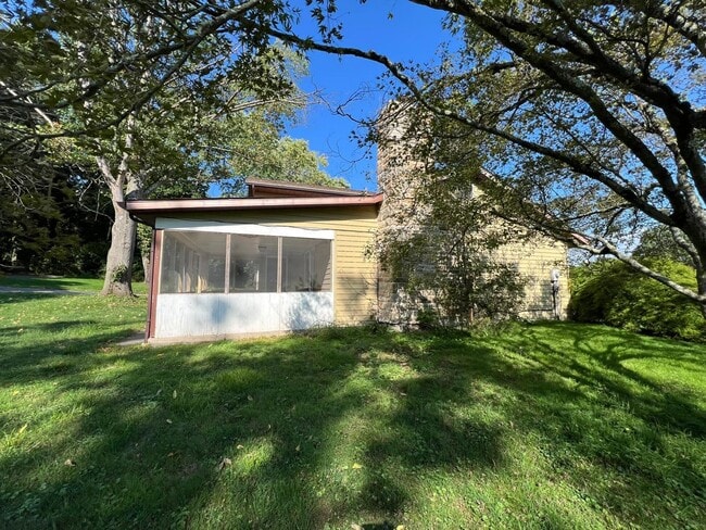 Building Photo - 4 BR 2 1/2 BA Single Family Home Birdsboro